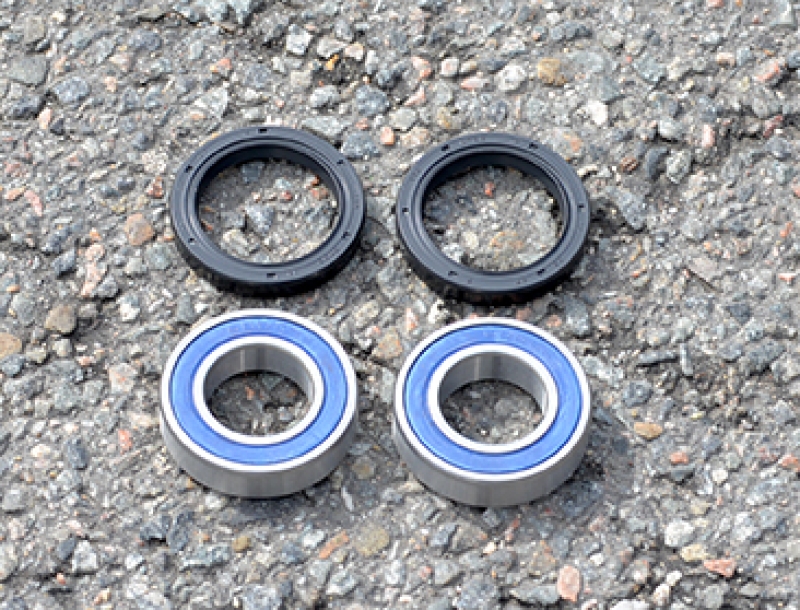 Front Wheel Bearing Set