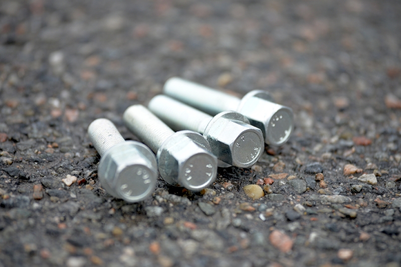 Rear-Wheel Bolt-Kit